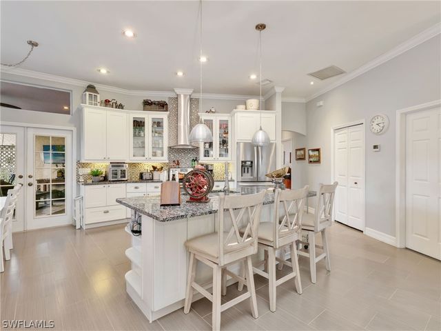 2033 Teagarden LN, Naples, FL 34110