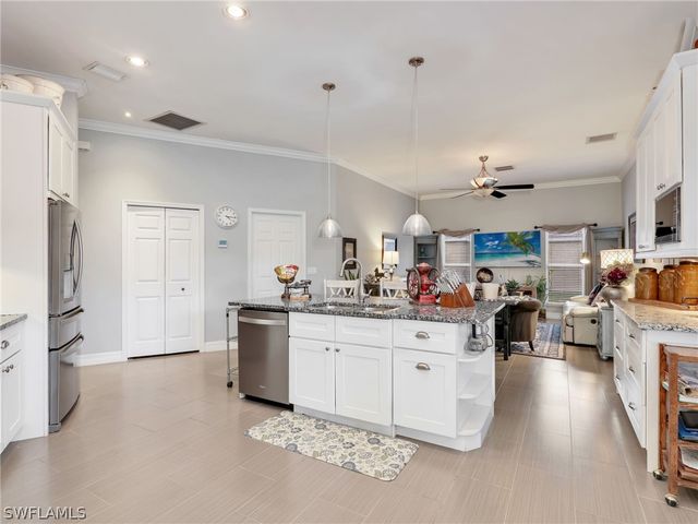 2033 Teagarden LN, Naples, FL 34110