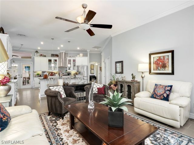 2033 Teagarden LN, Naples, FL 34110