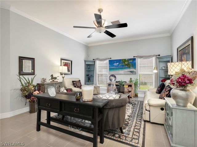 2033 Teagarden LN, Naples, FL 34110