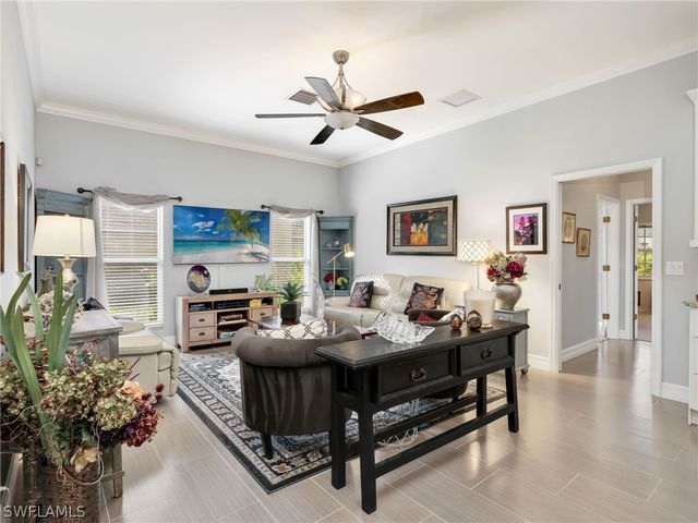 2033 Teagarden LN, Naples, FL 34110