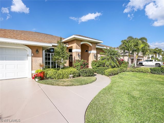 2033 Teagarden LN, Naples, FL 34110