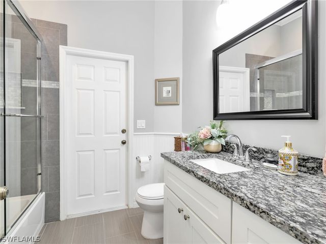 2033 Teagarden LN, Naples, FL 34110