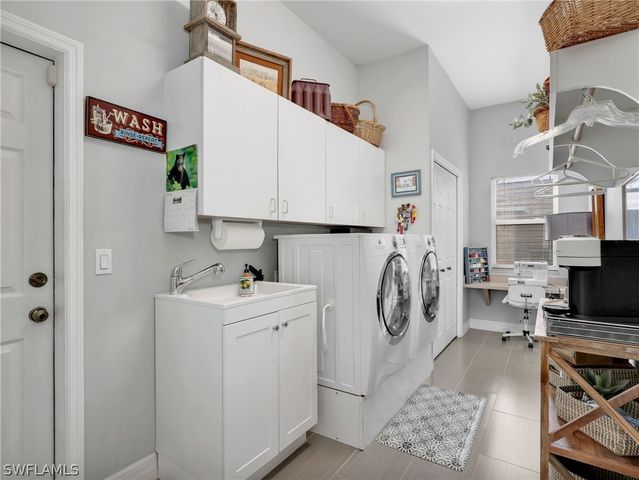 2033 Teagarden LN, Naples, FL 34110