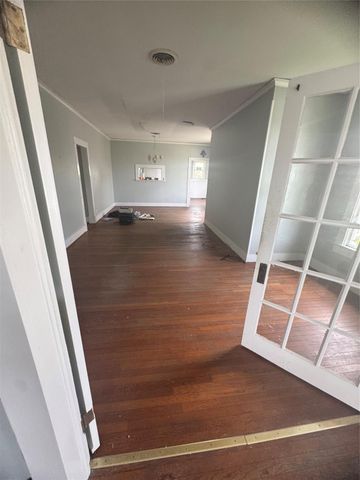 2206 Bernardo De Galvez Avenue, Galveston, TX 77550