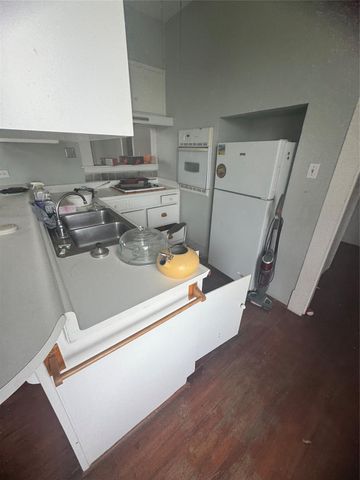 2206 Bernardo De Galvez Avenue, Galveston, TX 77550