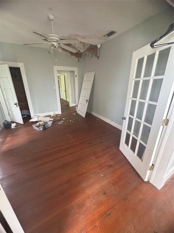 2206 Bernardo De Galvez Avenue, Galveston, TX 77550