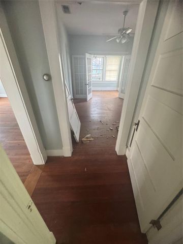 2206 Bernardo De Galvez Avenue, Galveston, TX 77550