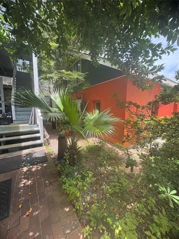 2206 Bernardo De Galvez Avenue, Galveston, TX 77550