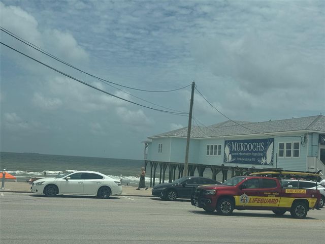 2206 Bernardo De Galvez Avenue, Galveston, TX 77550