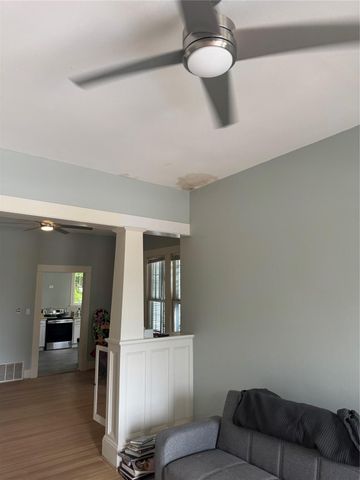 2206 Bernardo De Galvez Avenue, Galveston, TX 77550