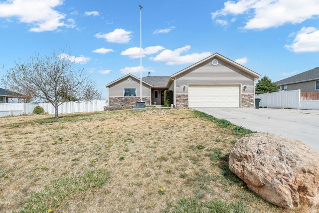 1901 SADDLEBACK DR, Enoch, UT 84721