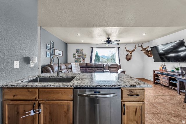 1901 SADDLEBACK DR, Enoch, UT 84721