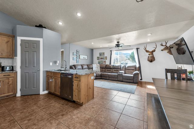 1901 SADDLEBACK DR, Enoch, UT 84721