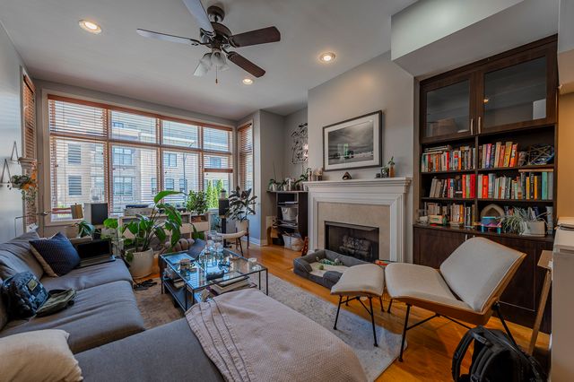 127 E 18th Street, Chicago, IL 60616