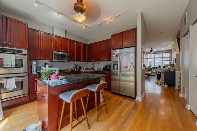 127 E 18th Street, Chicago, IL 60616