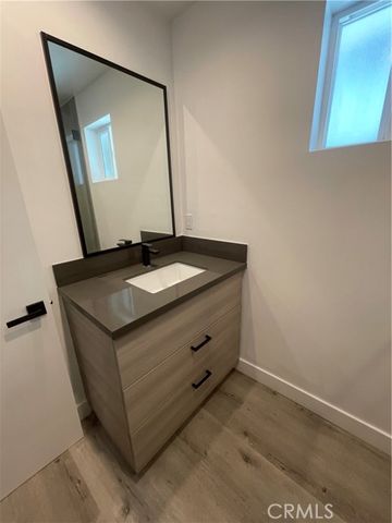 11565 Iowa Avenue, Los Angeles, CA 90025