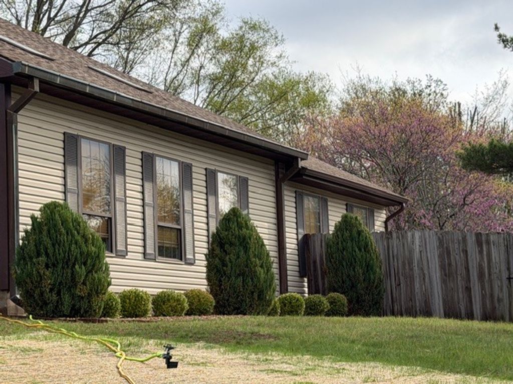 Image 2 of property listing at 500 Wren, Mt Vernon, IL 62864