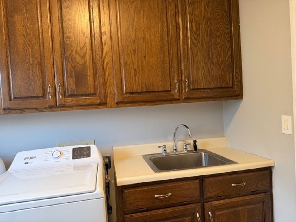 Image 12 of property listing at 500 Wren, Mt Vernon, IL 62864