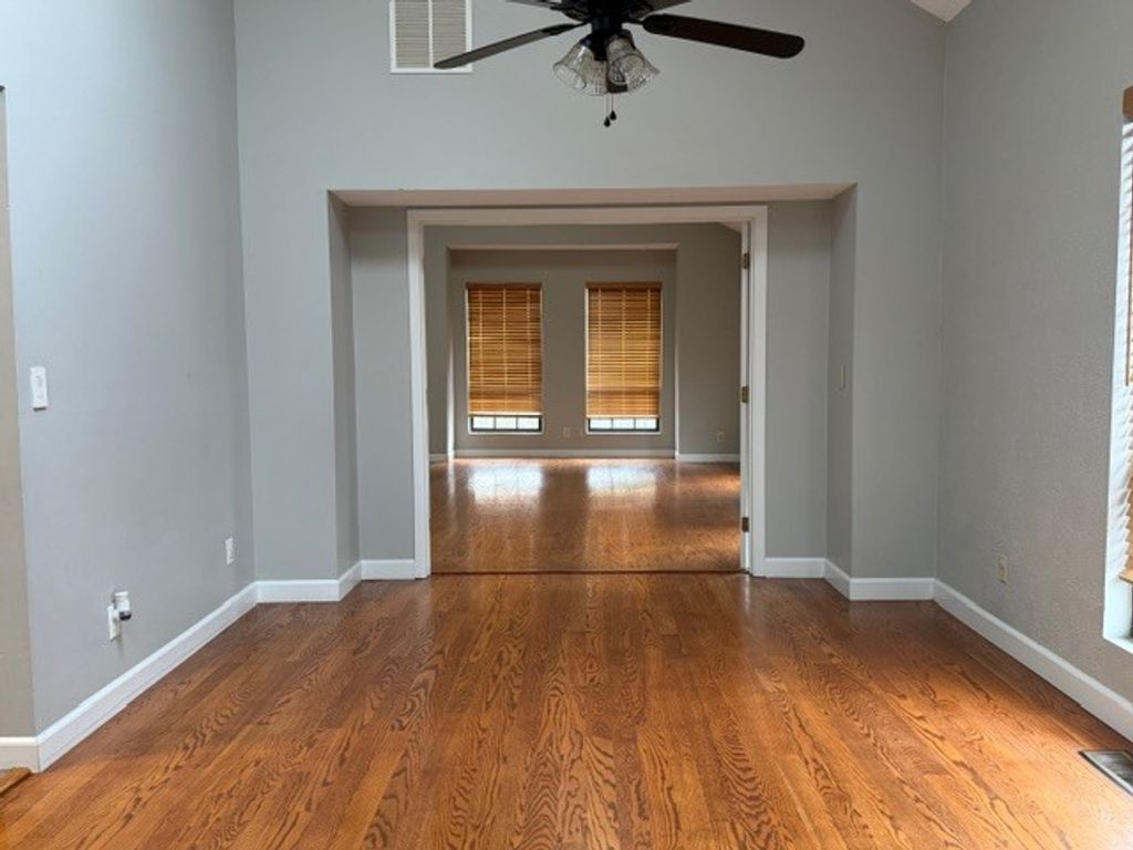 Image 15 of property listing at 500 Wren, Mt Vernon, IL 62864