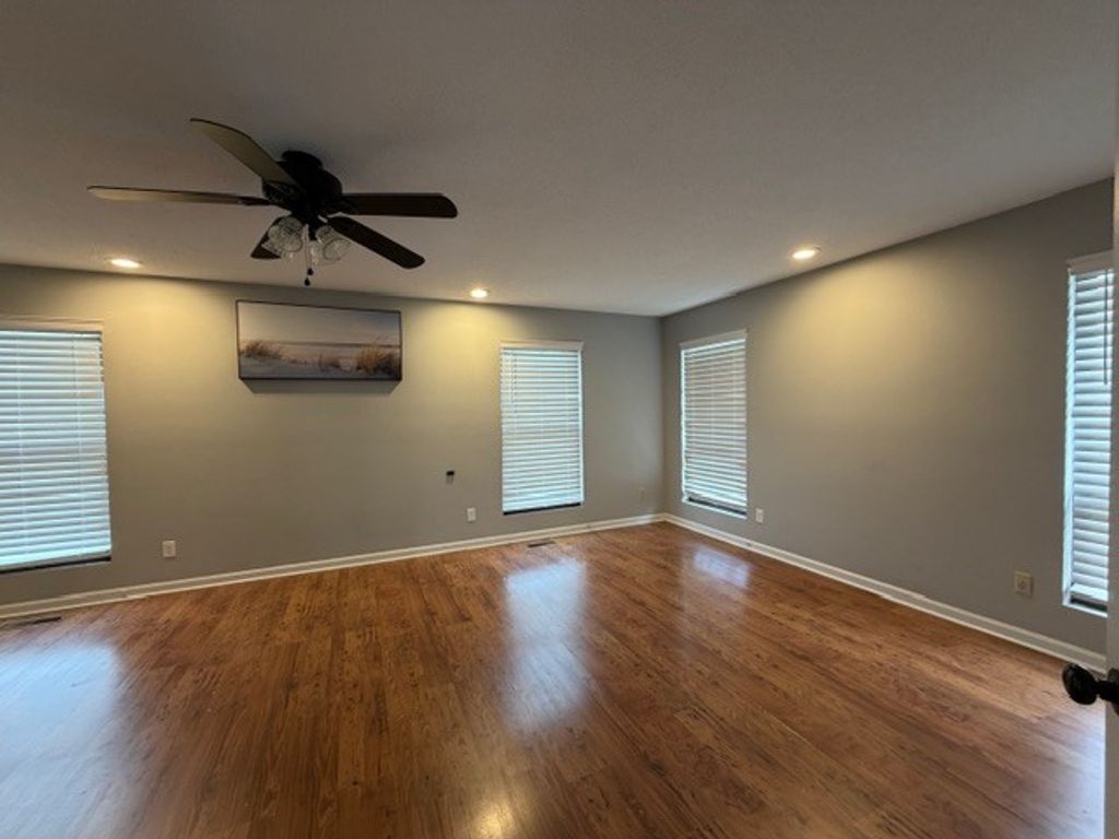 Image 21 of property listing at 500 Wren, Mt Vernon, IL 62864