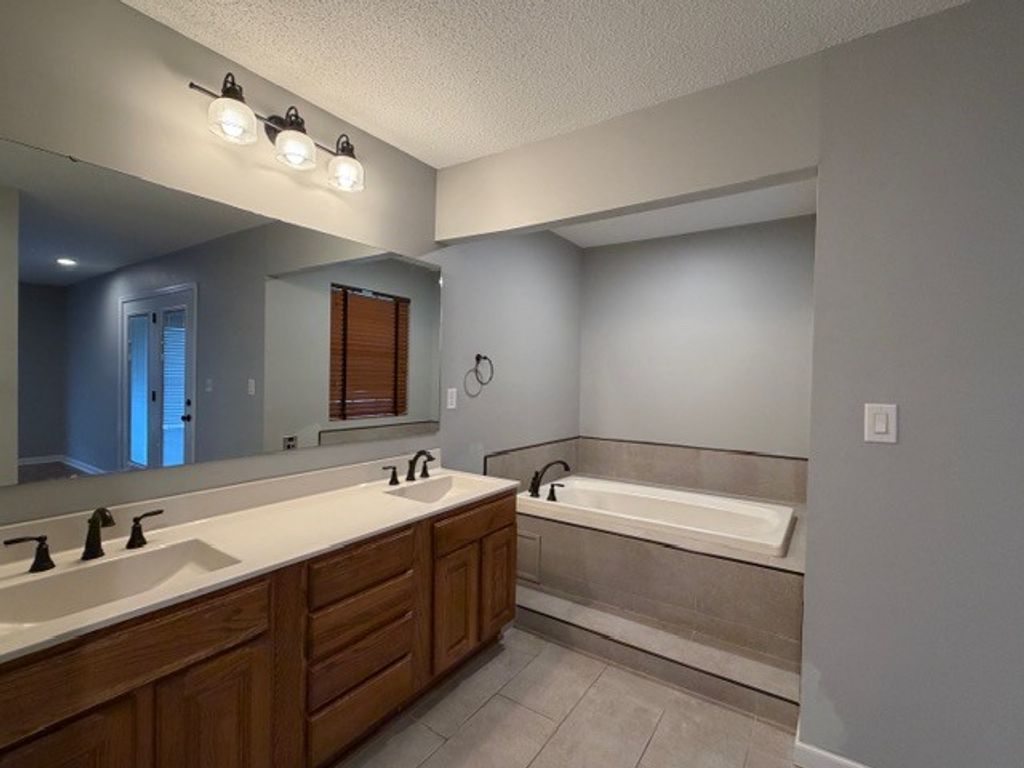 Image 24 of property listing at 500 Wren, Mt Vernon, IL 62864