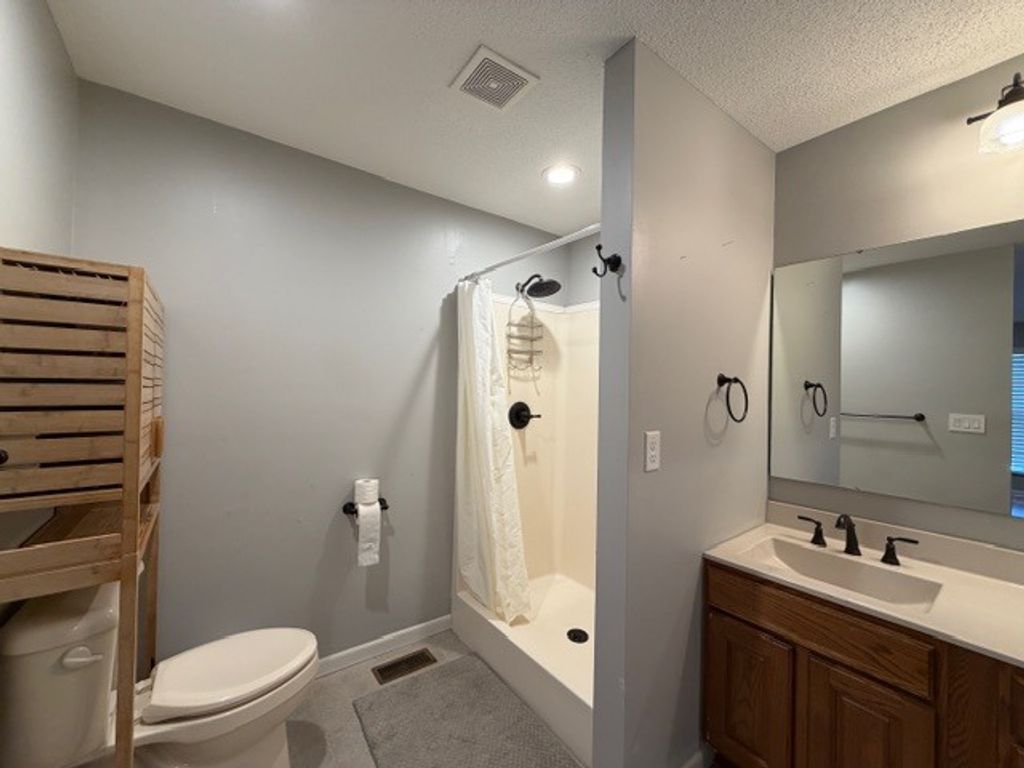 Image 25 of property listing at 500 Wren, Mt Vernon, IL 62864