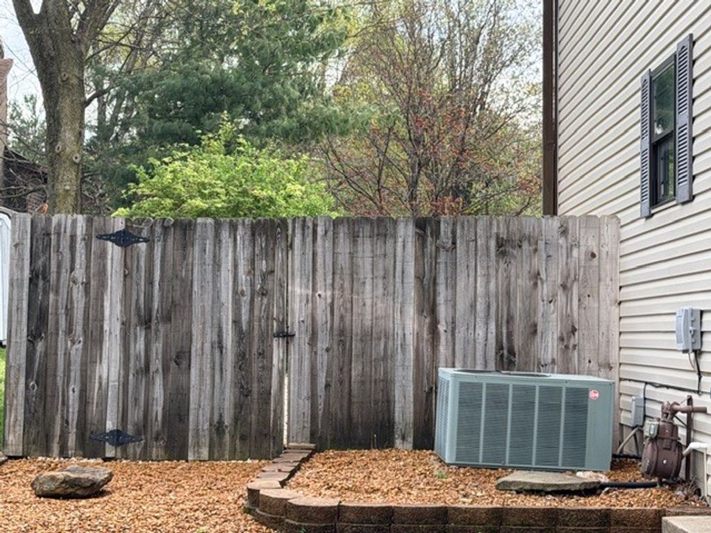 Image 4 of property listing at 500 Wren, Mt Vernon, IL 62864