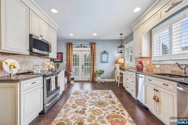 250 Ridge Road, Rutherford, NJ 07070