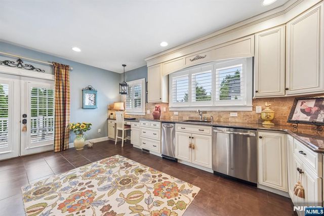 250 Ridge Road, Rutherford, NJ 07070