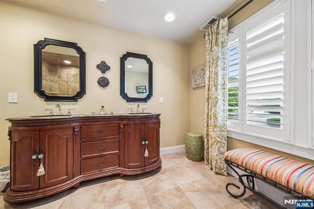 250 Ridge Road, Rutherford, NJ 07070
