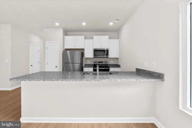 8129 BARTHOLOMEW CT, Baltimore, MD 21206