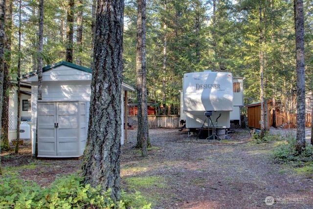 161 Christmas Tree Circle, Deming, WA 98244