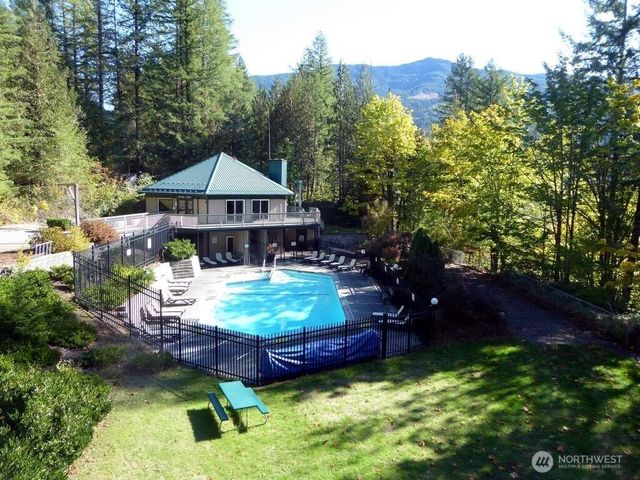 161 Christmas Tree Circle, Deming, WA 98244