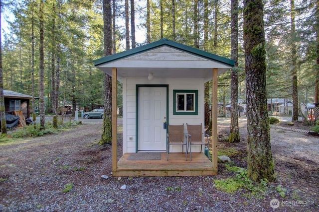 161 Christmas Tree Circle, Deming, WA 98244