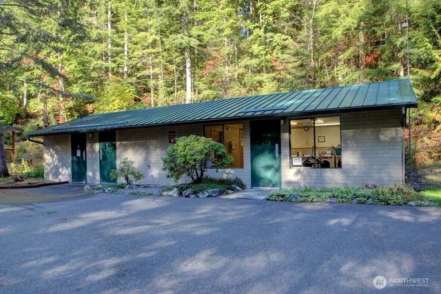 161 Christmas Tree Circle, Deming, WA 98244