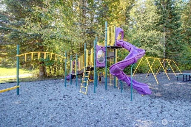 161 Christmas Tree Circle, Deming, WA 98244