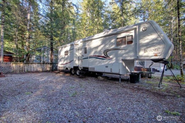 161 Christmas Tree Circle, Deming, WA 98244
