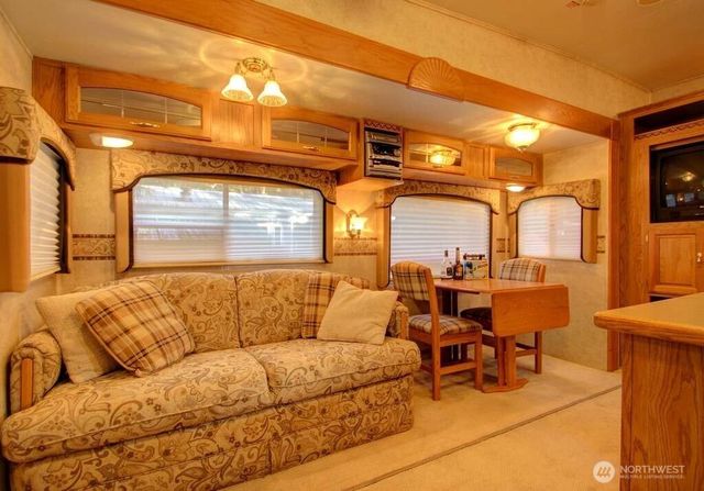 161 Christmas Tree Circle, Deming, WA 98244