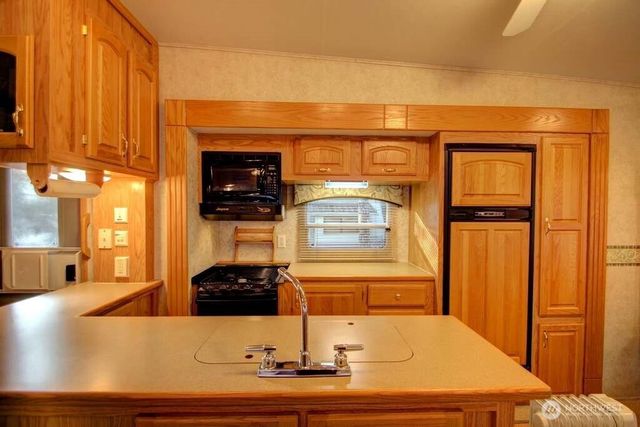 161 Christmas Tree Circle, Deming, WA 98244