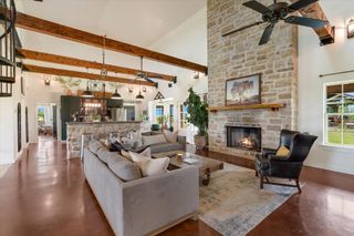 400 Little El Paso RD, Martindale, TX 78655