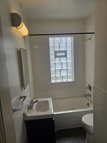 928 Maplegrove Avenue, Royal Oak, MI 48067