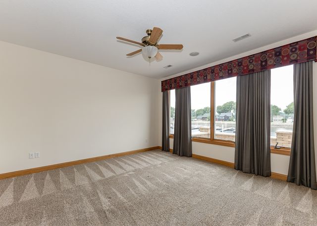 17 Villa Drive, Hampton, IL 61256