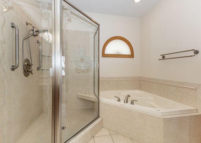 17 Villa Drive, Hampton, IL 61256