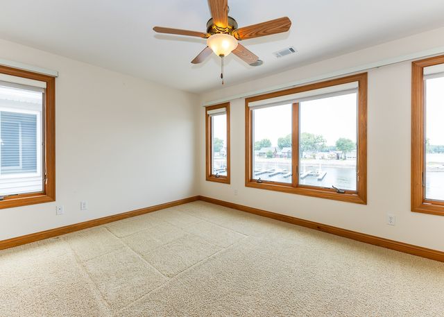 17 Villa Drive, Hampton, IL 61256