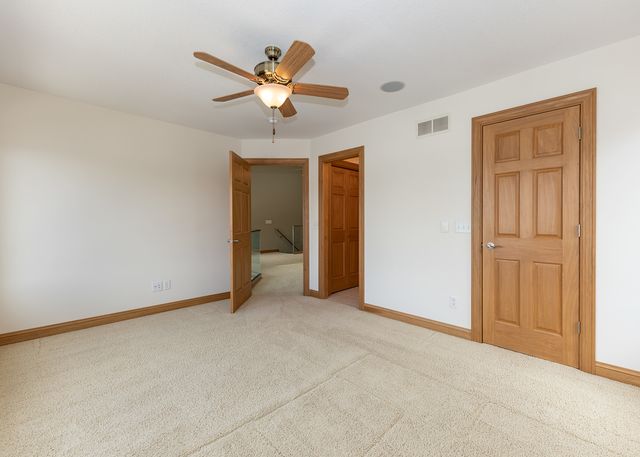 17 Villa Drive, Hampton, IL 61256