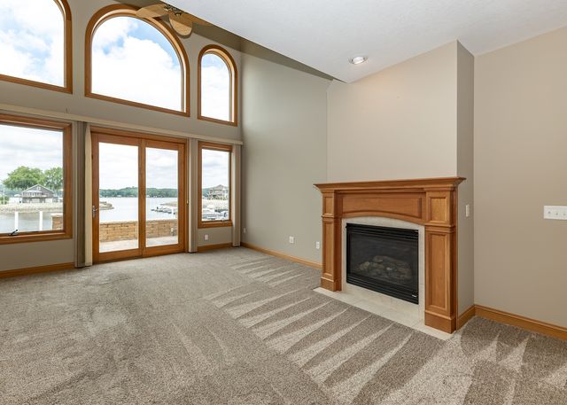 17 Villa Drive, Hampton, IL 61256