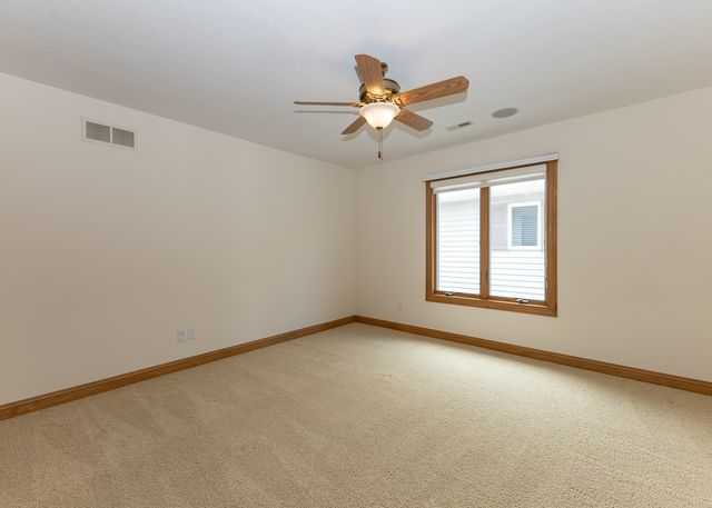 17 Villa Drive, Hampton, IL 61256