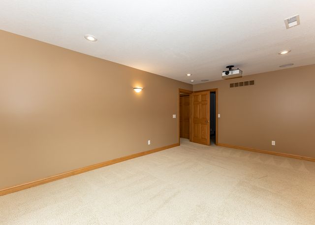 17 Villa Drive, Hampton, IL 61256