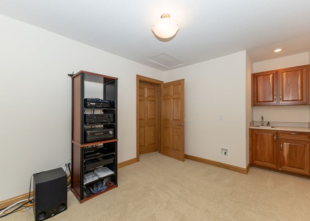 17 Villa Drive, Hampton, IL 61256